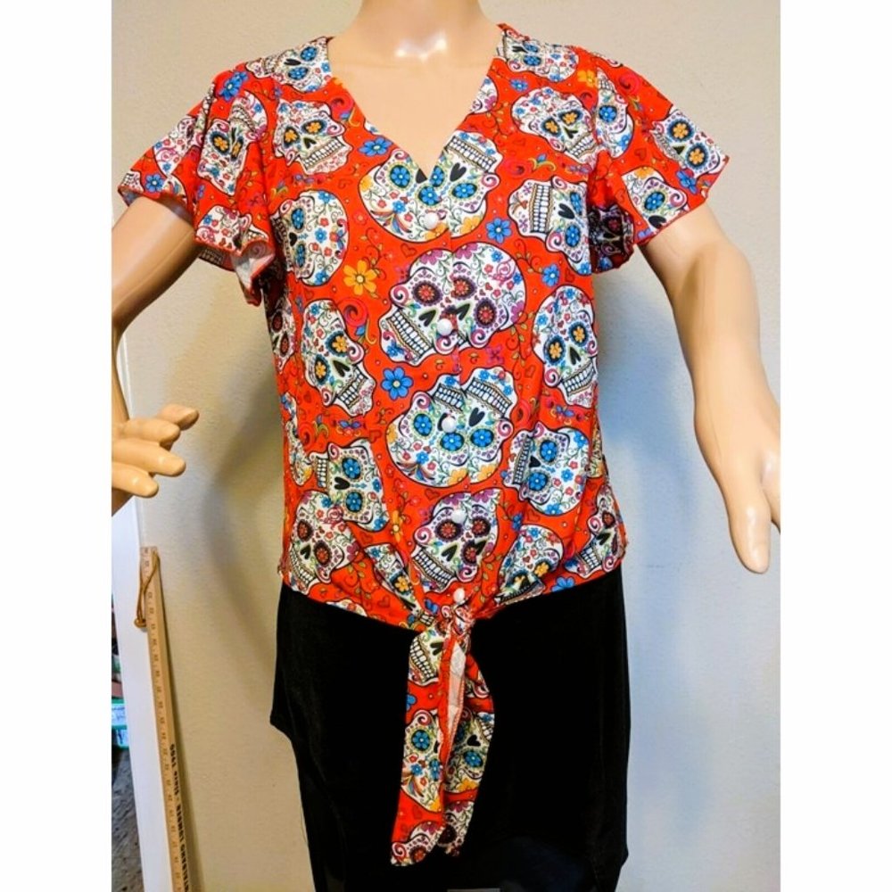 Sugar Skull Women's Tie Top Red Floral ROSHOP Size S Tie Front Pearl Buttons NEW